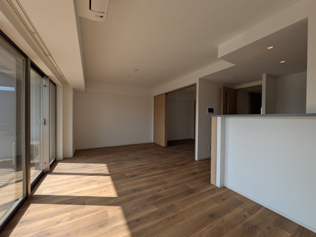リーラ横浜川和町の居間・リビング