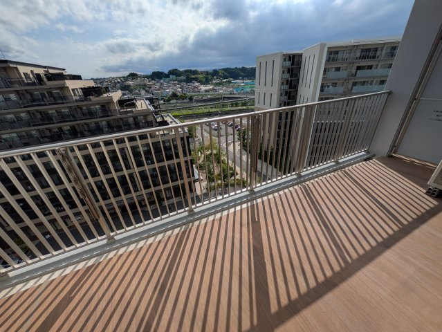 リーラ横浜川和町のバルコニー