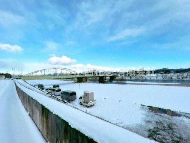 TY好地の展望|大正橋が見えます。堤防に上がる階段が近くにあります。