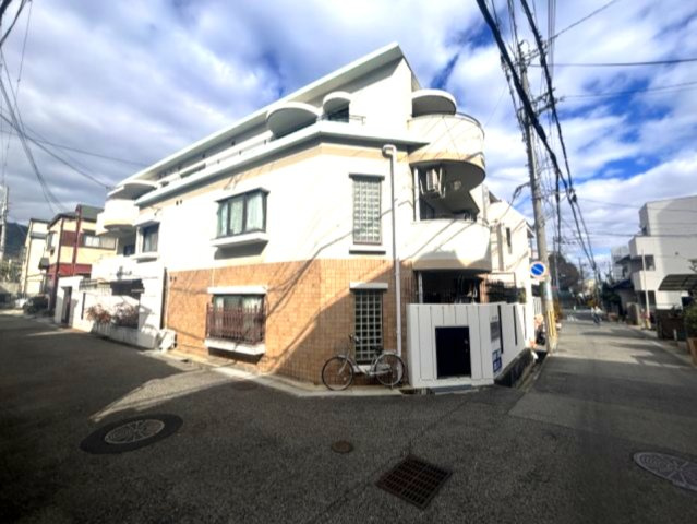 アクティ本山の外観