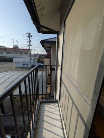 岡山市北区小山 中古住宅のバルコニー|◆2階南西洋室側にバルコニーがございます。