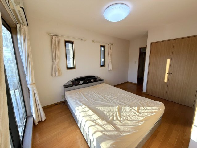 岡山市北区小山 中古住宅のその他|◆2階南西側洋室8.7畳の様子です。主寝室にいかがでしょうか。