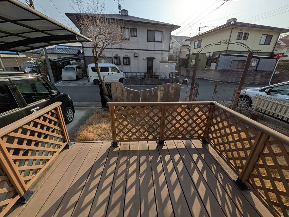 岡山市北区小山 中古住宅のその他|◆リビングと繋がるウッドデッキがあり開放的な空間です。