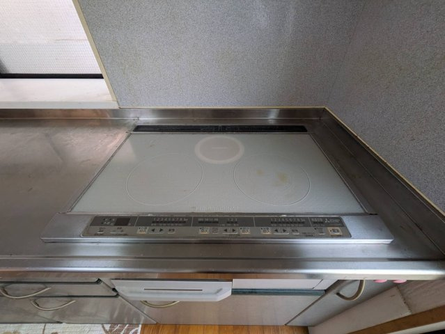 岡山市北区小山 中古住宅のキッチン|◆オール電化住宅につきコンロはIHクッキングヒーターです。
