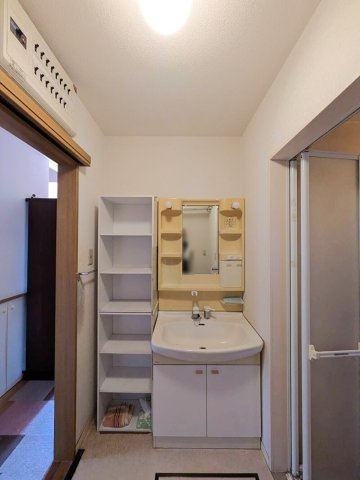 岡山市北区小山 中古住宅の独立洗面台