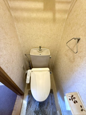 岡山市北区小山 中古住宅のトイレ