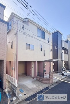 中古/朝霞市本町１丁目の外観|オール電化、太陽光発電+ビルドイン車庫付き！
室内、室外共に綺麗な平成２１年築の中古戸建です。