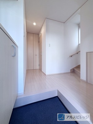 中古/朝霞市本町１丁目の玄関|収納豊富な玄関です。
