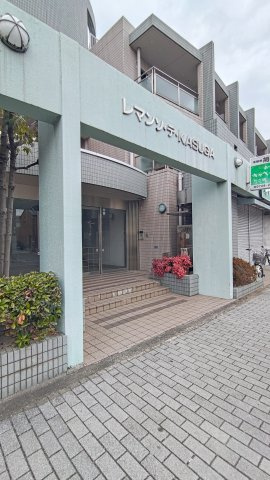 レマンソデカスガのエントランス