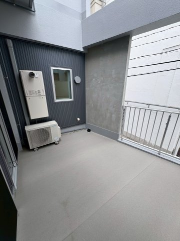 Re BIRTH道の尾のバルコニー