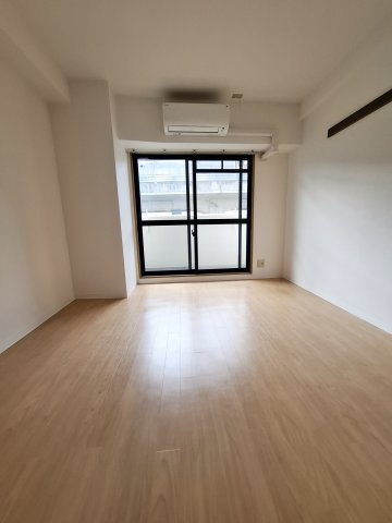 ラポール今津の居間・リビング