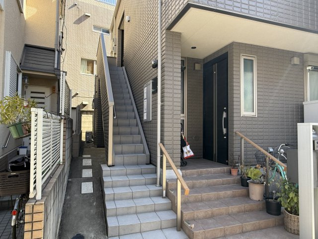 ｒｅｖｅｕｒ中野南台のエントランス