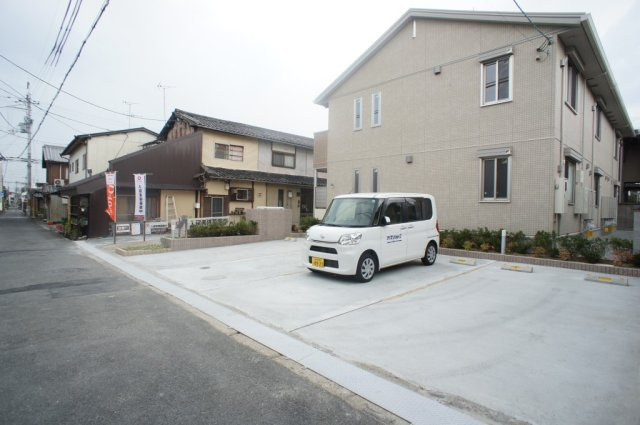 ウィット郡山の駐車場