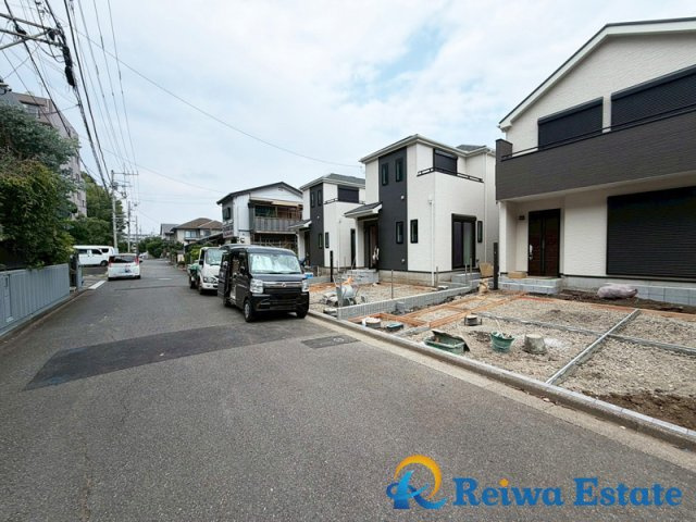 新築戸建　藤沢市大庭の前面道路含む現地写真