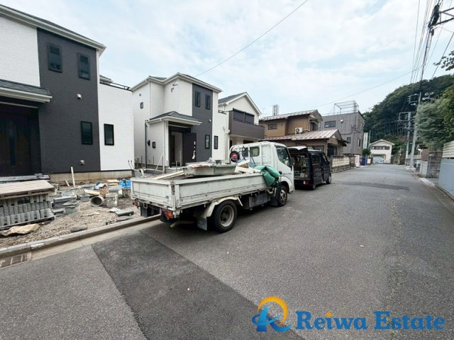 新築戸建　藤沢市大庭の前面道路含む現地写真
