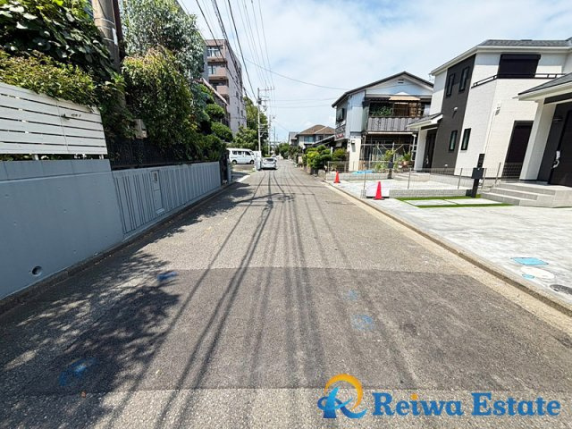 新築戸建　藤沢市大庭の前面道路含む現地写真