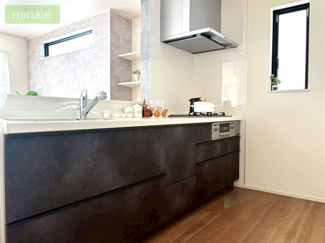 【キッチン】 | 保育園６分　幼稚園２分　スーパー４分　宮久保　E号棟 | 現地（2026.02.09撮影）
「使いやすく機能的なシステムキッチン」