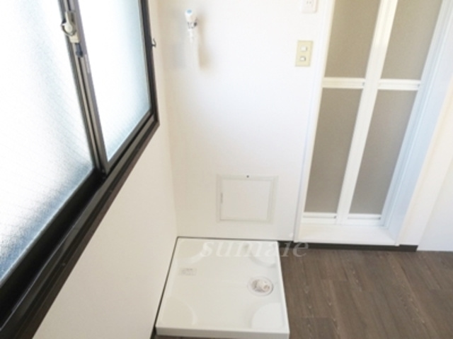 ウエストインパート13の設備|室内洗濯機置き場です。