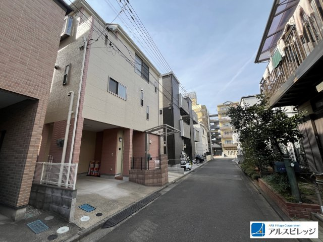 中古戸建／朝霞市本町１丁目の前面道路含む現地写真