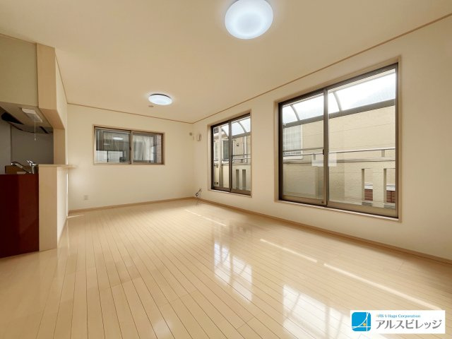 中古戸建／朝霞市本町１丁目の居間・リビング|広々16.2帖のLDK