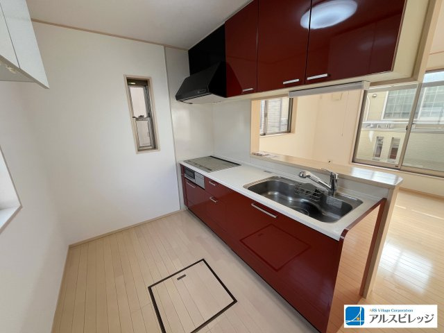 中古戸建／朝霞市本町１丁目のキッチン|火を使わないＩＨクッキングヒーターはお子様にも安心