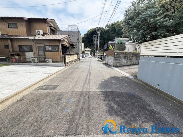 新築戸建　藤沢市大庭の前面道路含む現地写真