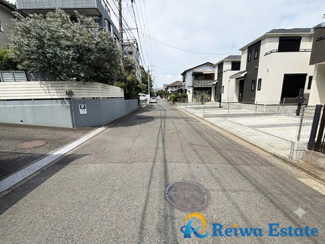 新築戸建　藤沢市大庭の前面道路含む現地写真