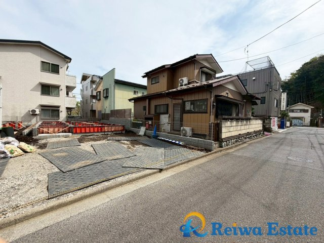 新築戸建　藤沢市大庭の前面道路含む現地写真