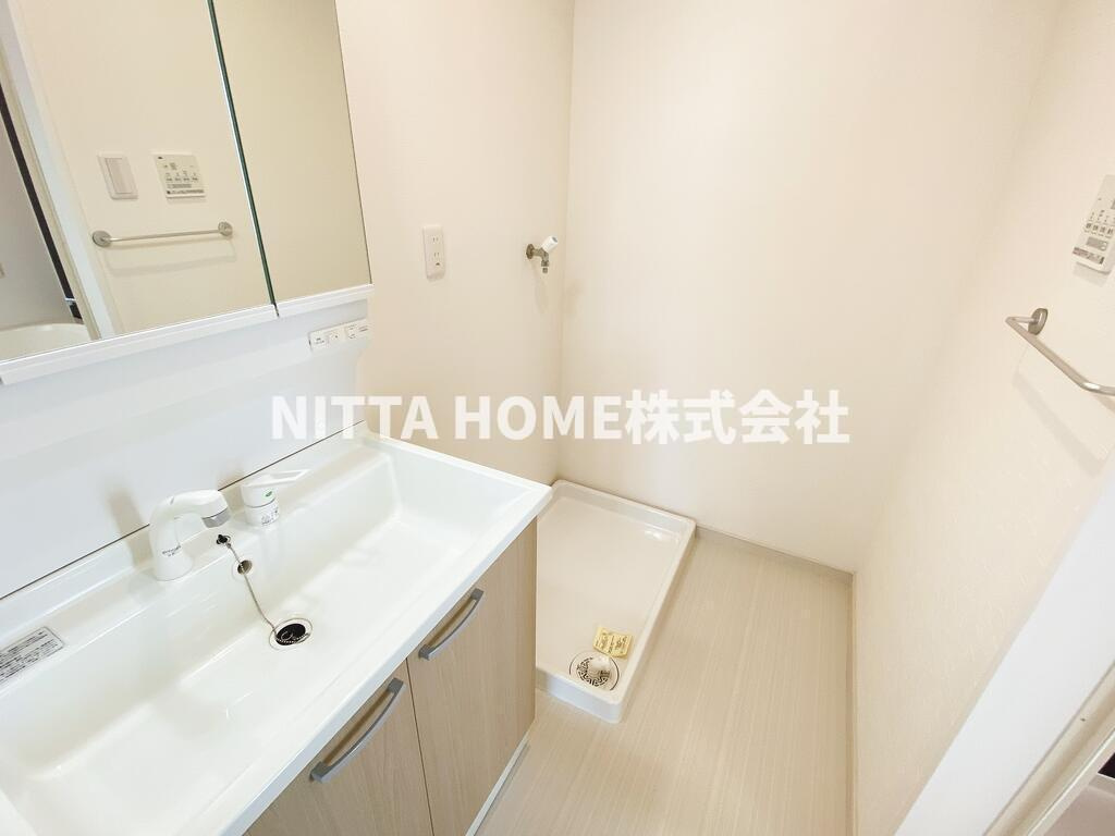 花太コーポ篠尾の洗面所|三面鏡の洗髪洗面化粧台を完備☆