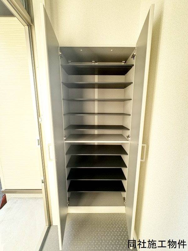 グランメゾンⅡの玄関|シューズボックス付きの玄関です★