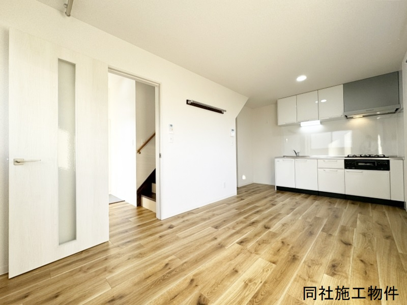 グランメゾンⅡの居間・リビング|広いリビング☆