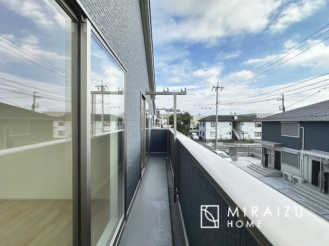 【バルコニー】 | 暮らしやすさを考えたプランで快適な現地ロケーションを実現。安らぎに満たされる、ゆとりのある日々を過ごせます♪