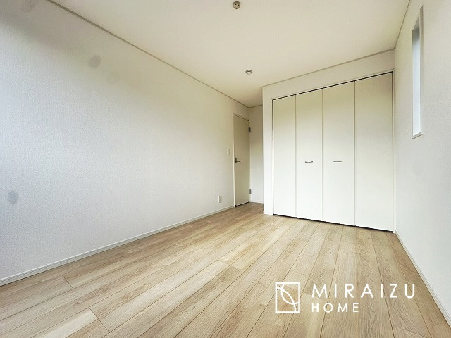 【洋室】 | 建物完成につき、実際のお部屋をごゆっくりご見学いただけます。お休みの日にご家族で見学はいかがでしょう。