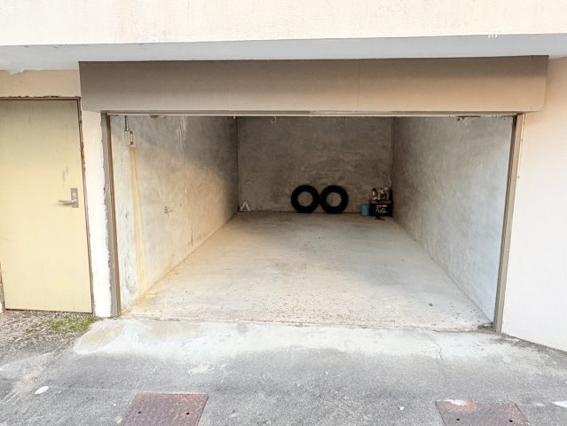 唐櫃台２丁目一戸建の駐車場|カースペースがあります
