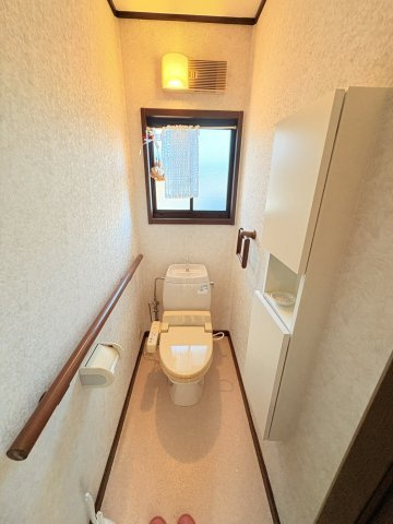 唐櫃台２丁目一戸建のトイレ|落ち着いた色調のトイレです