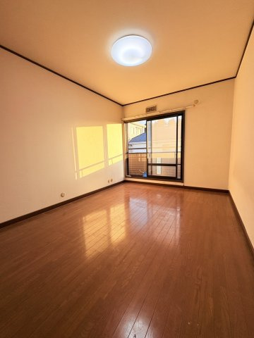 唐櫃台２丁目一戸建の居間・リビング|リビングです