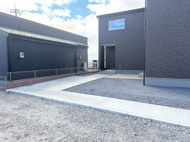 ひたちなか市田宮原1期　新築戸建て　2号棟の駐車場|4台駐車できるカースペース！