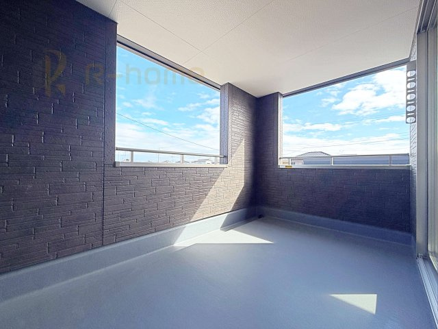 ひたちなか市田宮原1期　新築戸建て　2号棟のバルコニー|急な雨でも安心のインナーバルコニー♪忙しいご夫婦も大満足♪