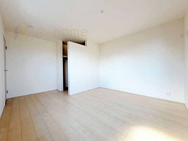 ひたちなか市田宮原1期　新築戸建て　2号棟の洋室|収納便利なウォークインクローゼット付きの洋室♪
明るく風通しの良いお部屋です♪
