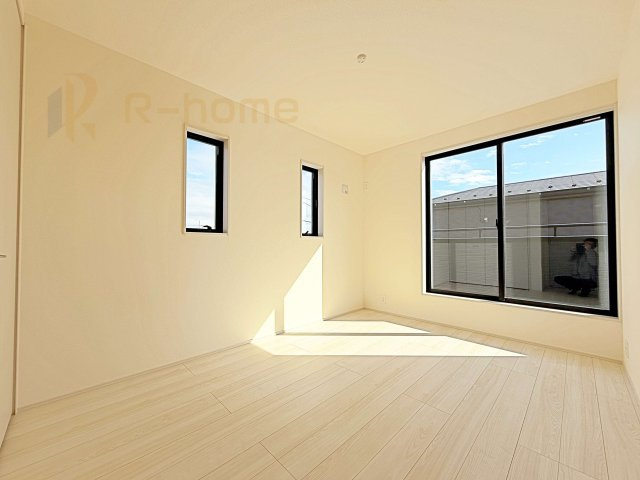 ひたちなか市田宮原1期　新築戸建て　3号棟の洋室|2面窓の風通しの良い洋室です♪差し込む暖かな陽当たりで、室内がくつろげる空間に早変わりです♪