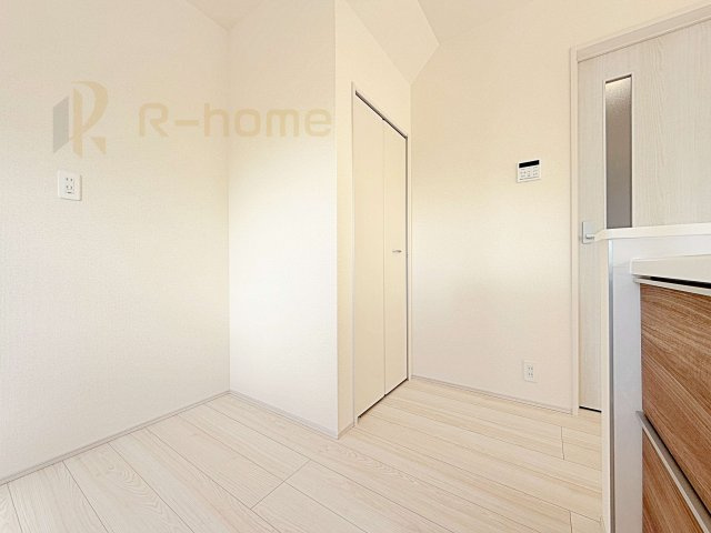 ひたちなか市田宮原1期　新築戸建て　3号棟の収納|キッチンパントリーとしても活用できる収納！リビングに物を出さず、綺麗を保てそうですね♪