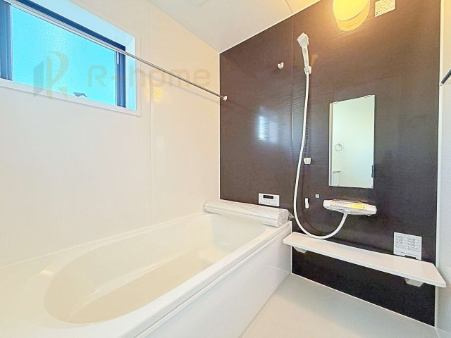 ひたちなか市田宮原1期　新築戸建て　3号棟の浴室|足を伸ばしてもゆったりできるバスルーム♪機能性も取り入れて使い易さも保証します♪