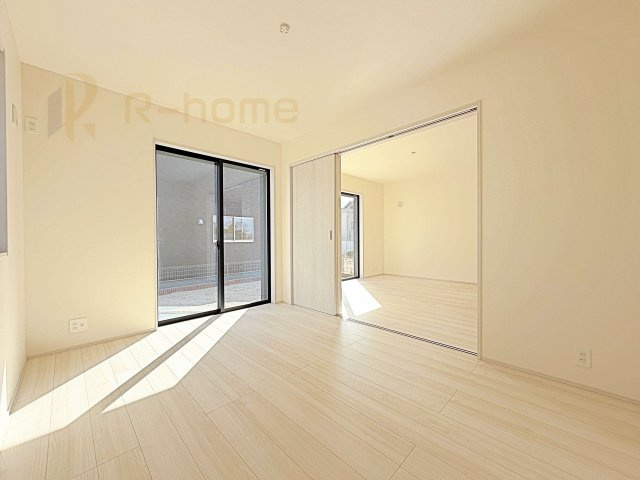 ひたちなか市田宮原1期　新築戸建て　3号棟の洋室|1階洋室はゲストルーム、キッズスペースとしても利用可能♪
開放してリビングと繋げればゆとりの大空間！