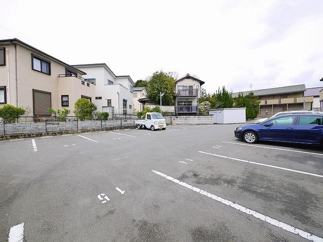サンロイヤル　Ⅰの駐車場|駐車場に車を止められます