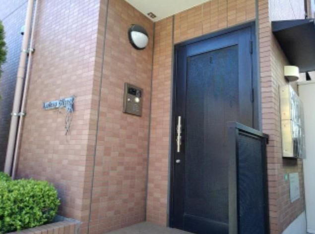 ロータス　ブルーのエントランス