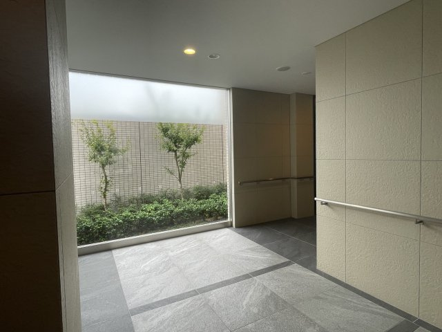 アルファスマート新居浜駅のエントランス