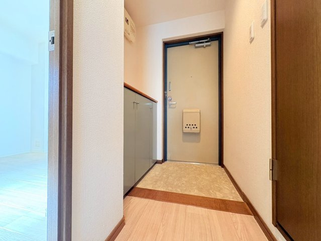 センターヒル岡本の玄関