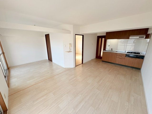 センターヒル岡本の居間・リビング