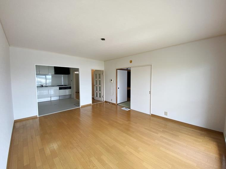 東戸塚サンハイツの居間・リビング