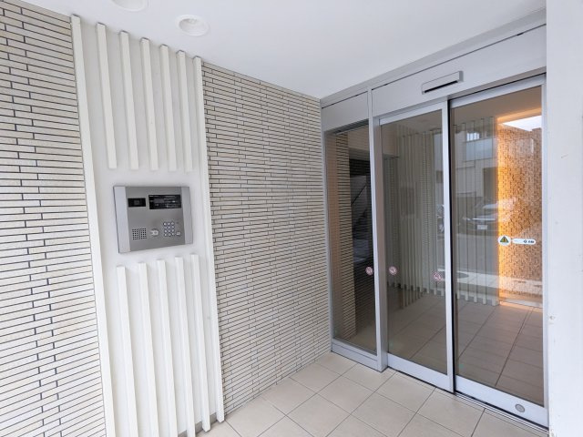 ルポール北加瀬のエントランス